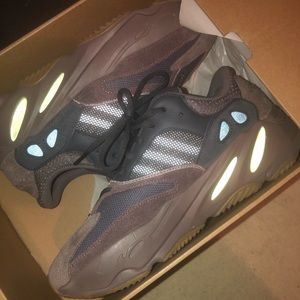 Yeezy boost 700